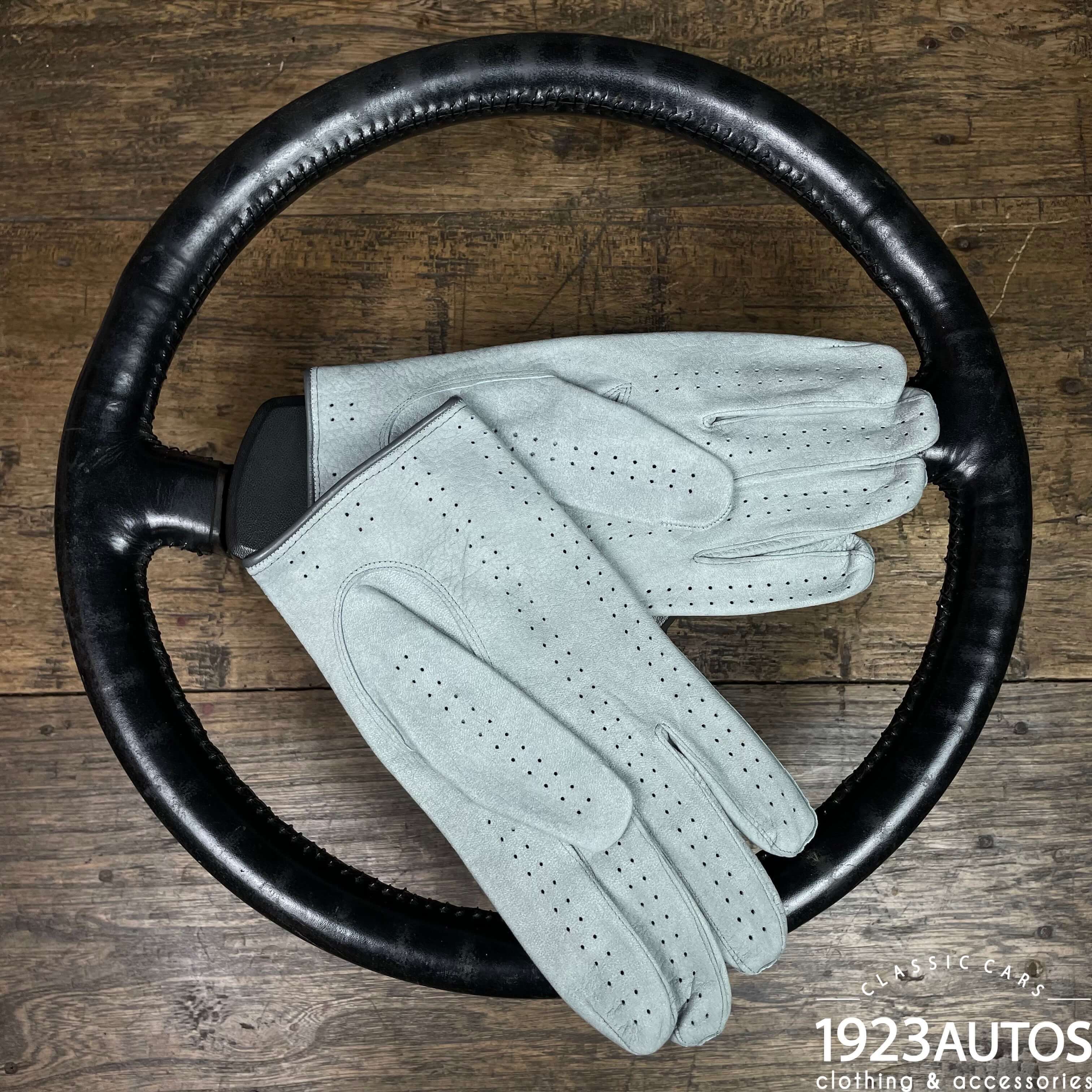 Conduite en Style : Gants Tactiles Marron Foncé pour une Conduite Pratique  et Élégante - 1923Autos